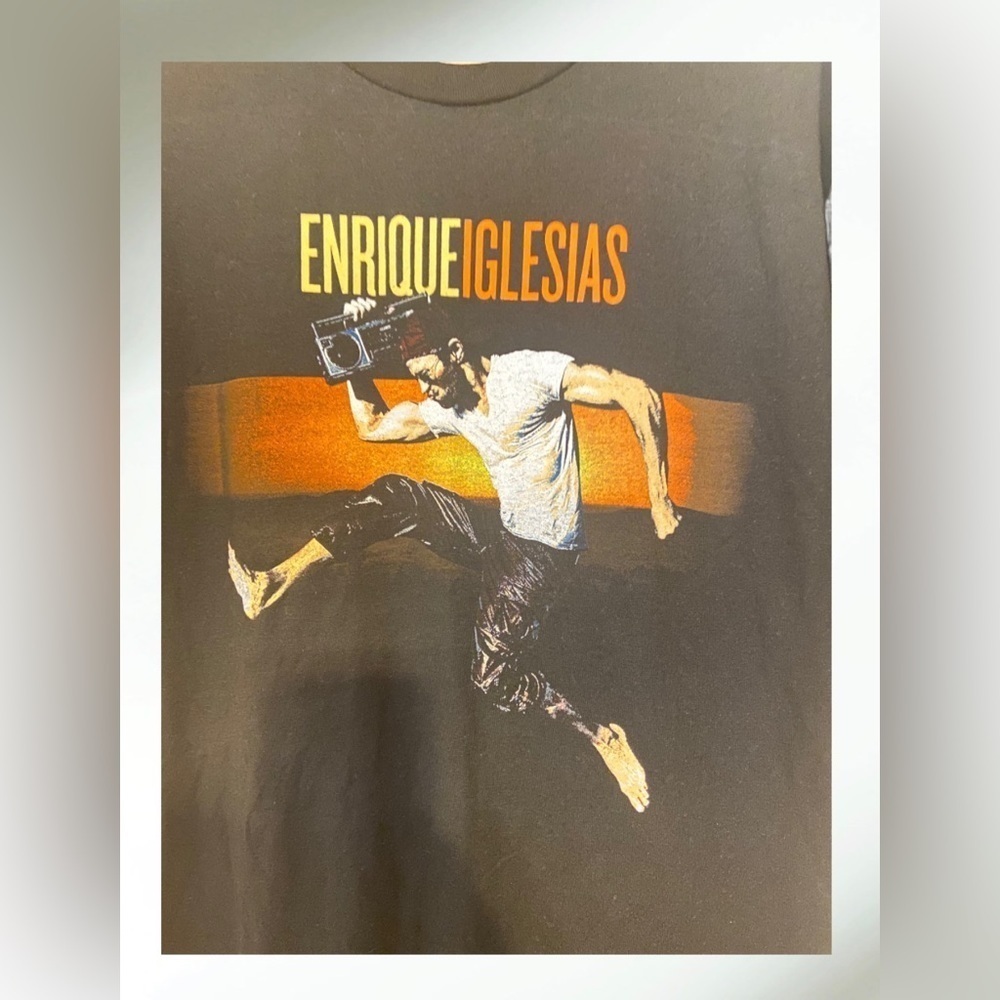 Vintage Enrique Iglesias 2017 Concert Tour Shirt Black Size X-Large - Picture 4 of 4